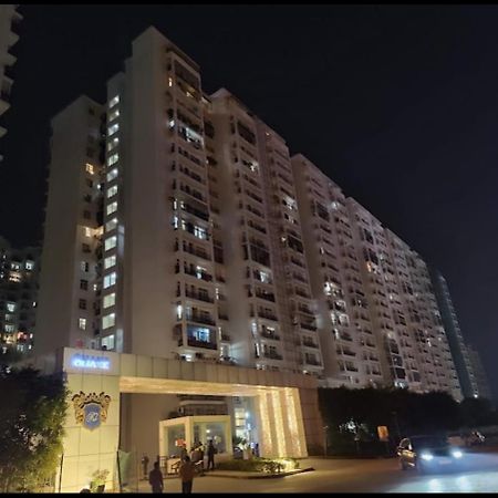 Appartement Downtown Delight à Lucknow Extérieur photo